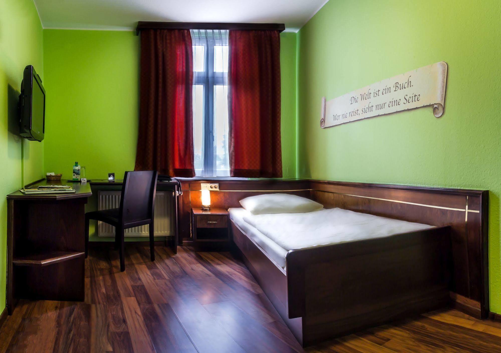 Hotel Am Wilhelmsplatz Stuttgart Ngoại thất bức ảnh