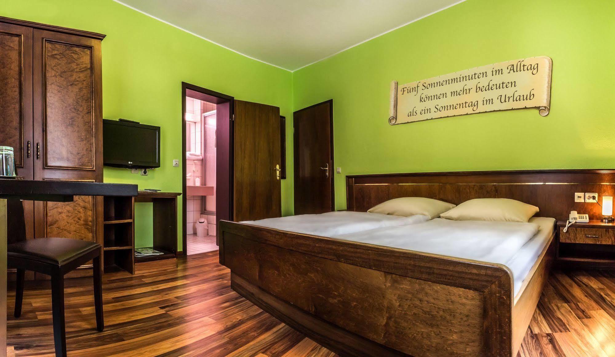Hotel Am Wilhelmsplatz Stuttgart Ngoại thất bức ảnh