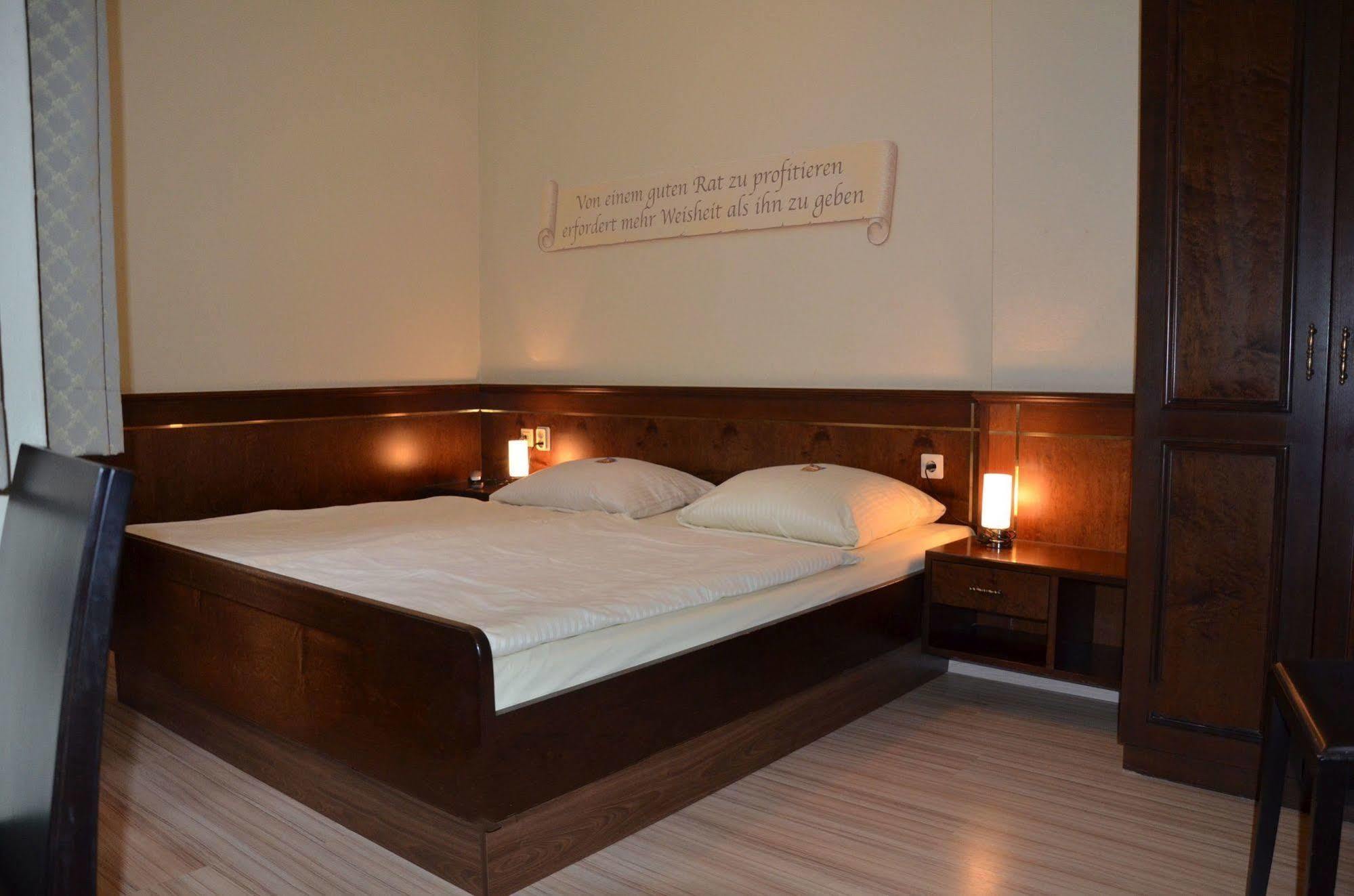 Hotel Am Wilhelmsplatz Stuttgart Ngoại thất bức ảnh